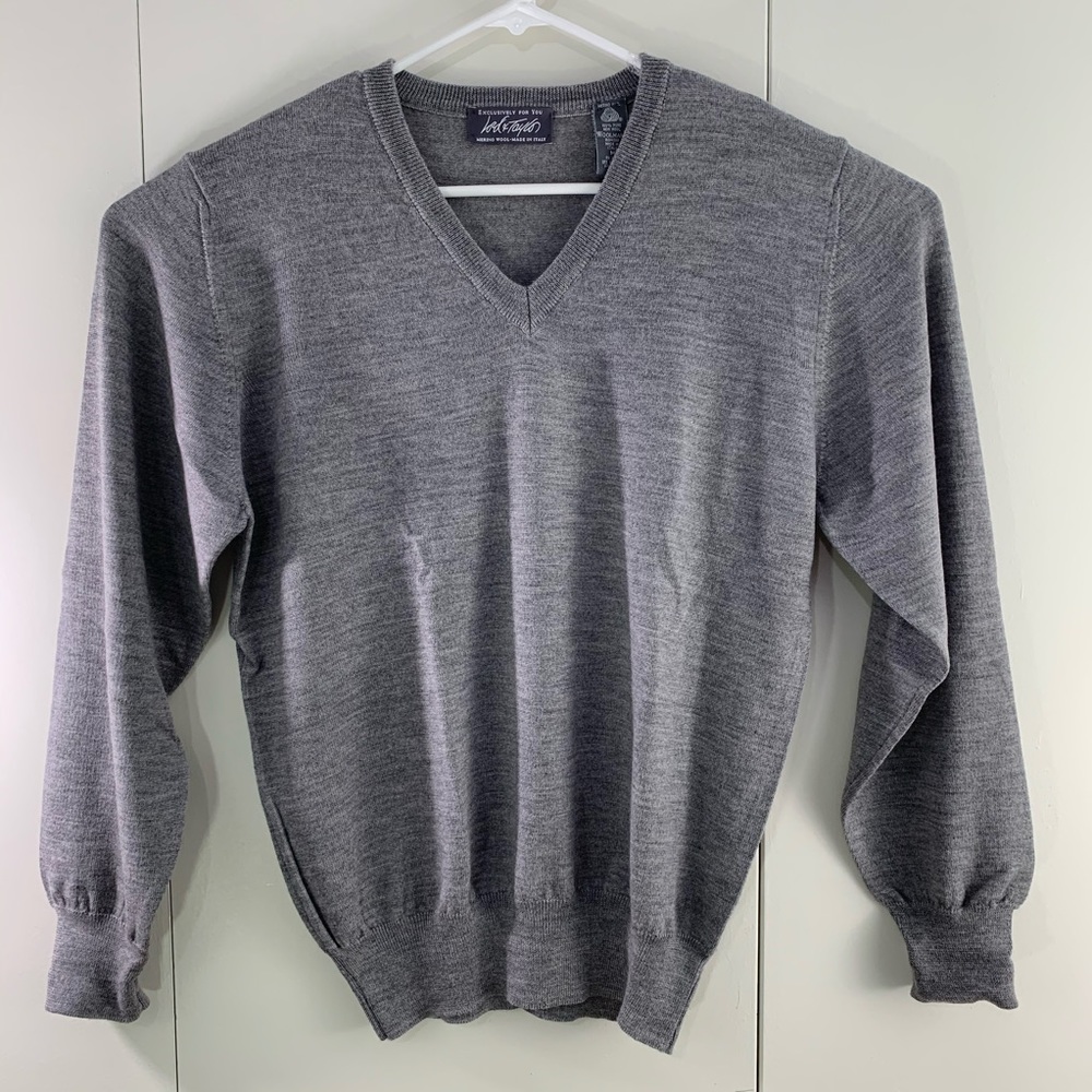 Lord & Taylor M merino wool Italy V neck sweater